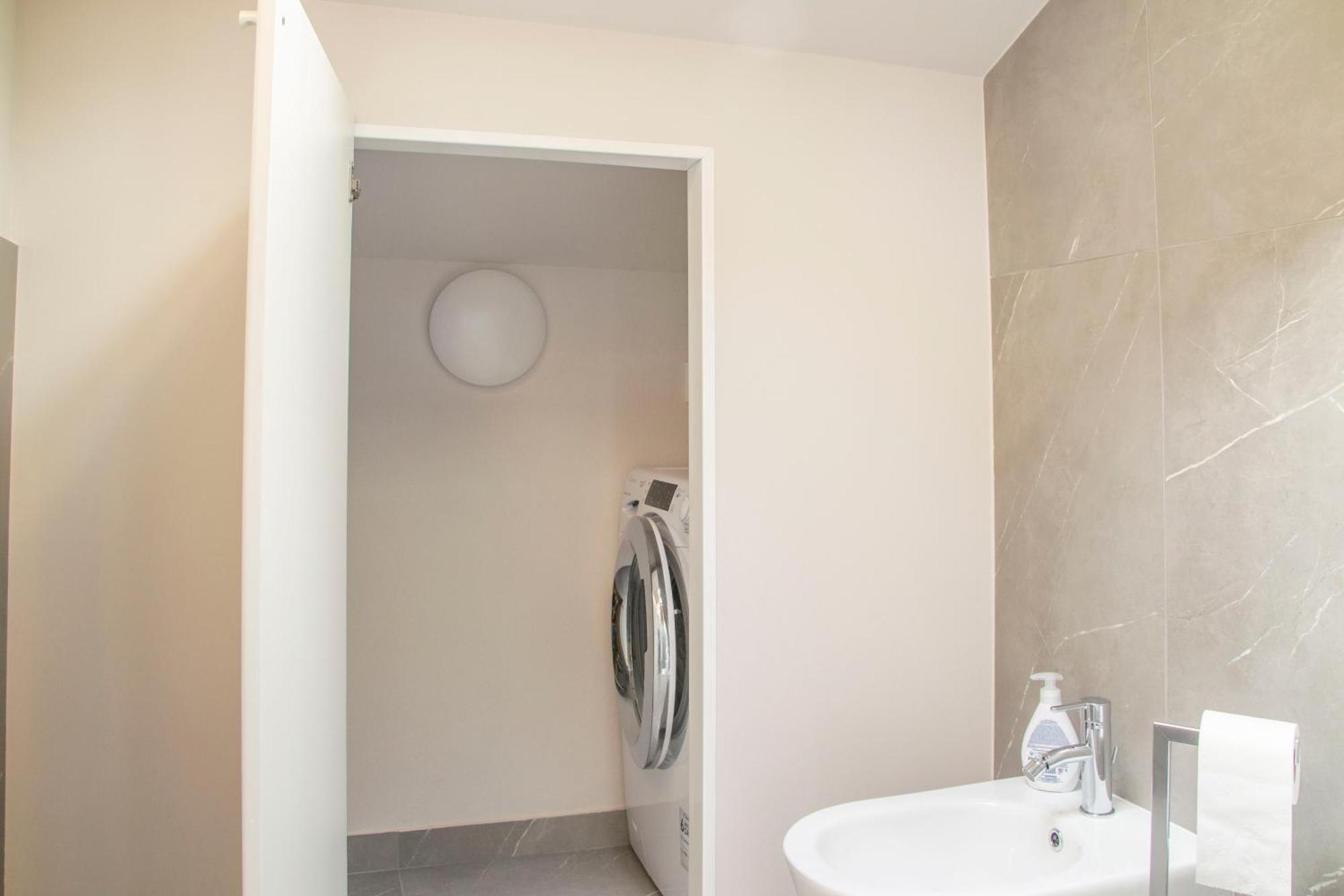 Small Island In Milan Apartment Екстериор снимка