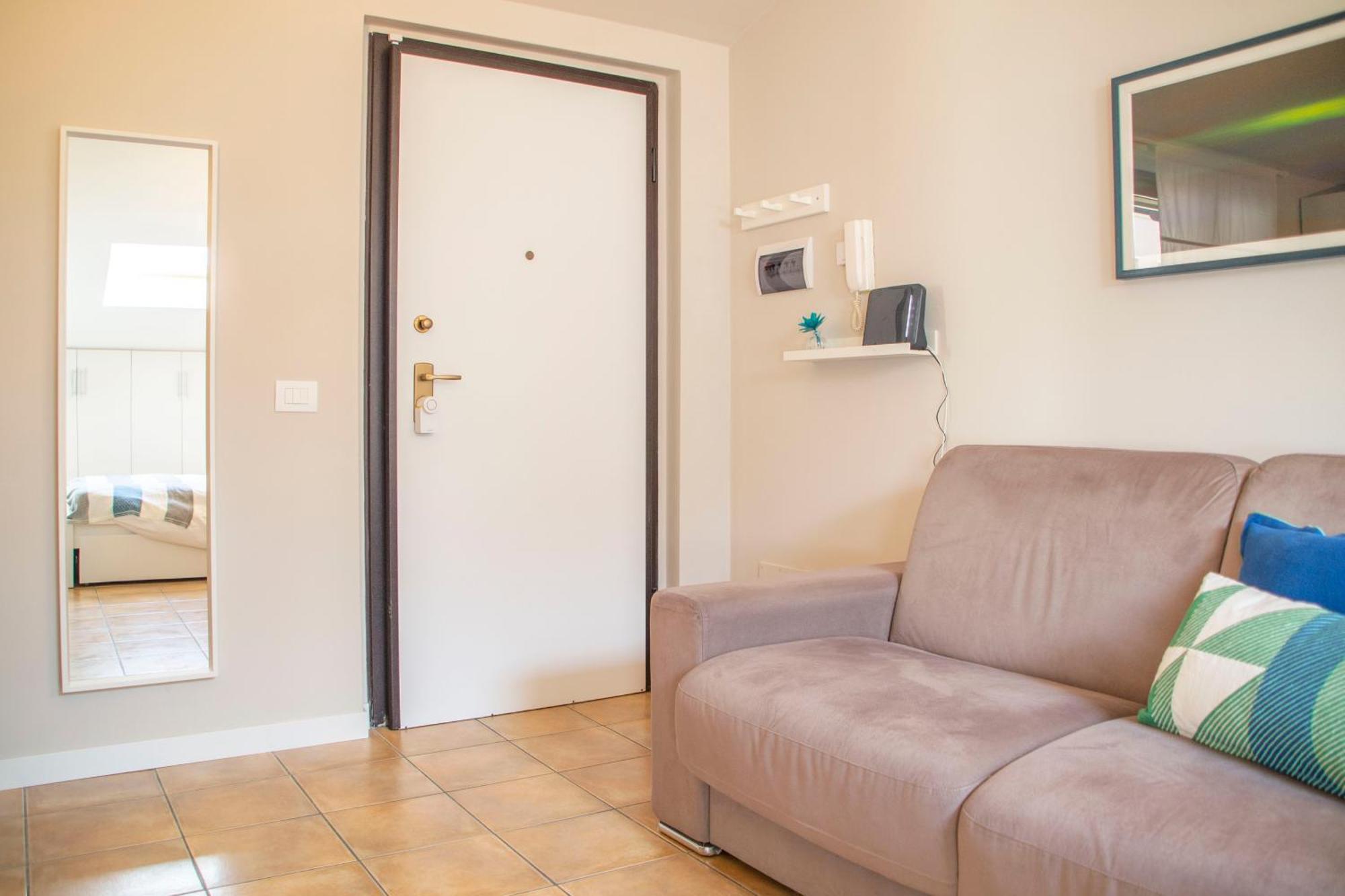 Small Island In Milan Apartment Екстериор снимка