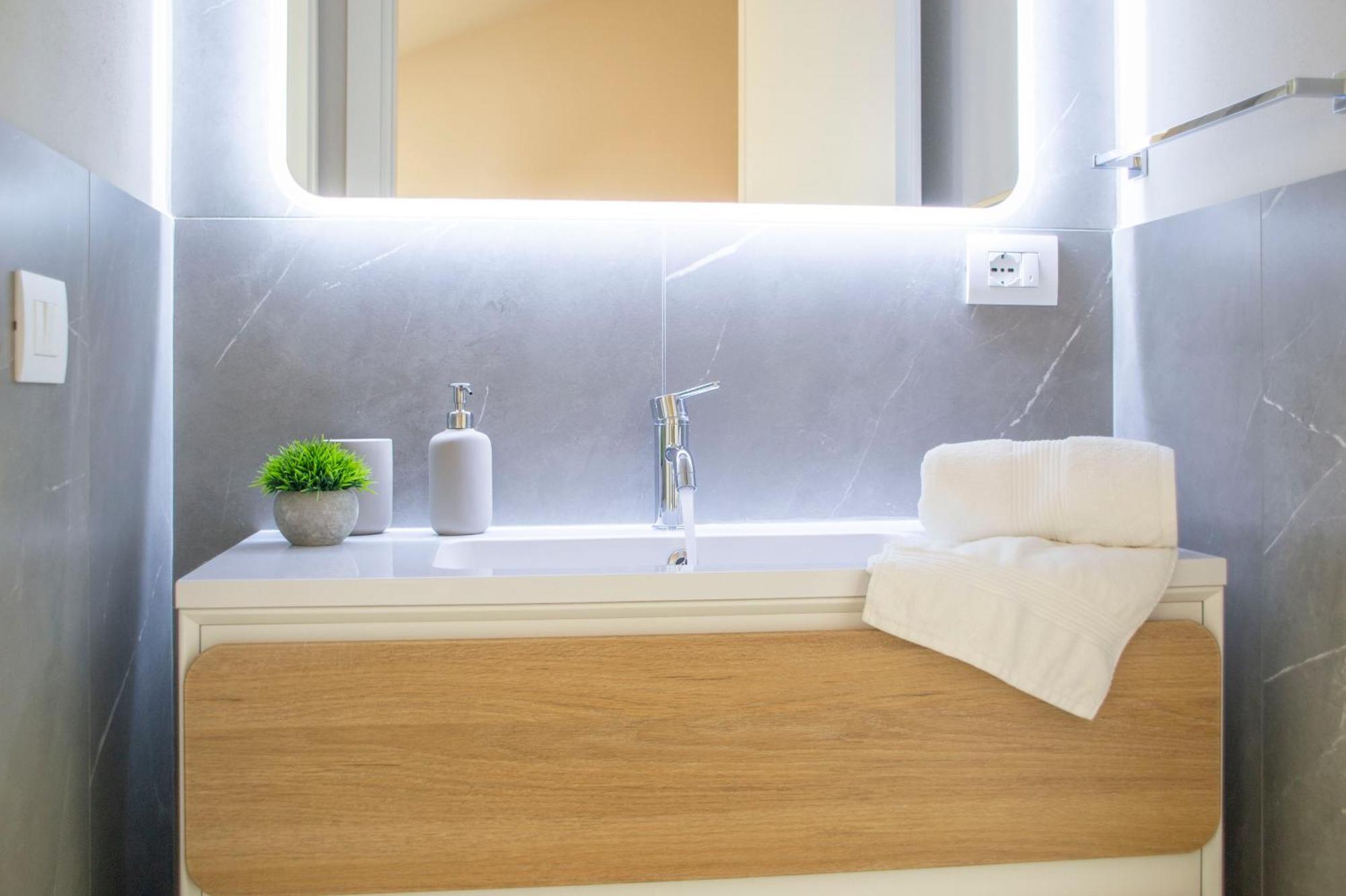 Small Island In Milan Apartment Екстериор снимка